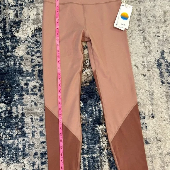Vuori Women's CB Studio Yoga Leggings Color Light Terracota Size Medium NEW - Picture 5 of 11